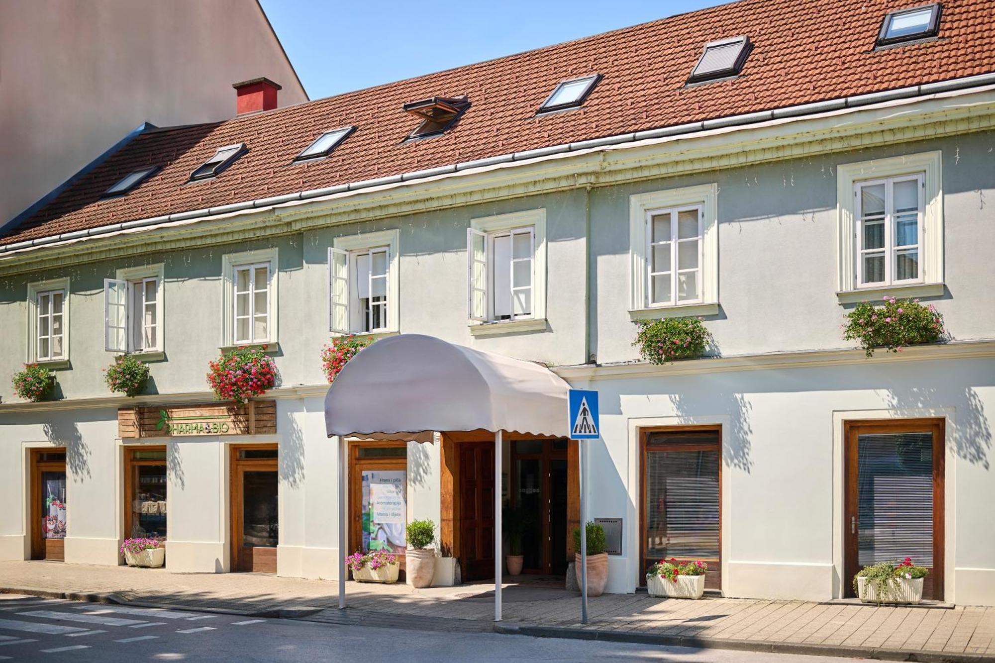 Hotel Kadoor Karlovac Exterior foto